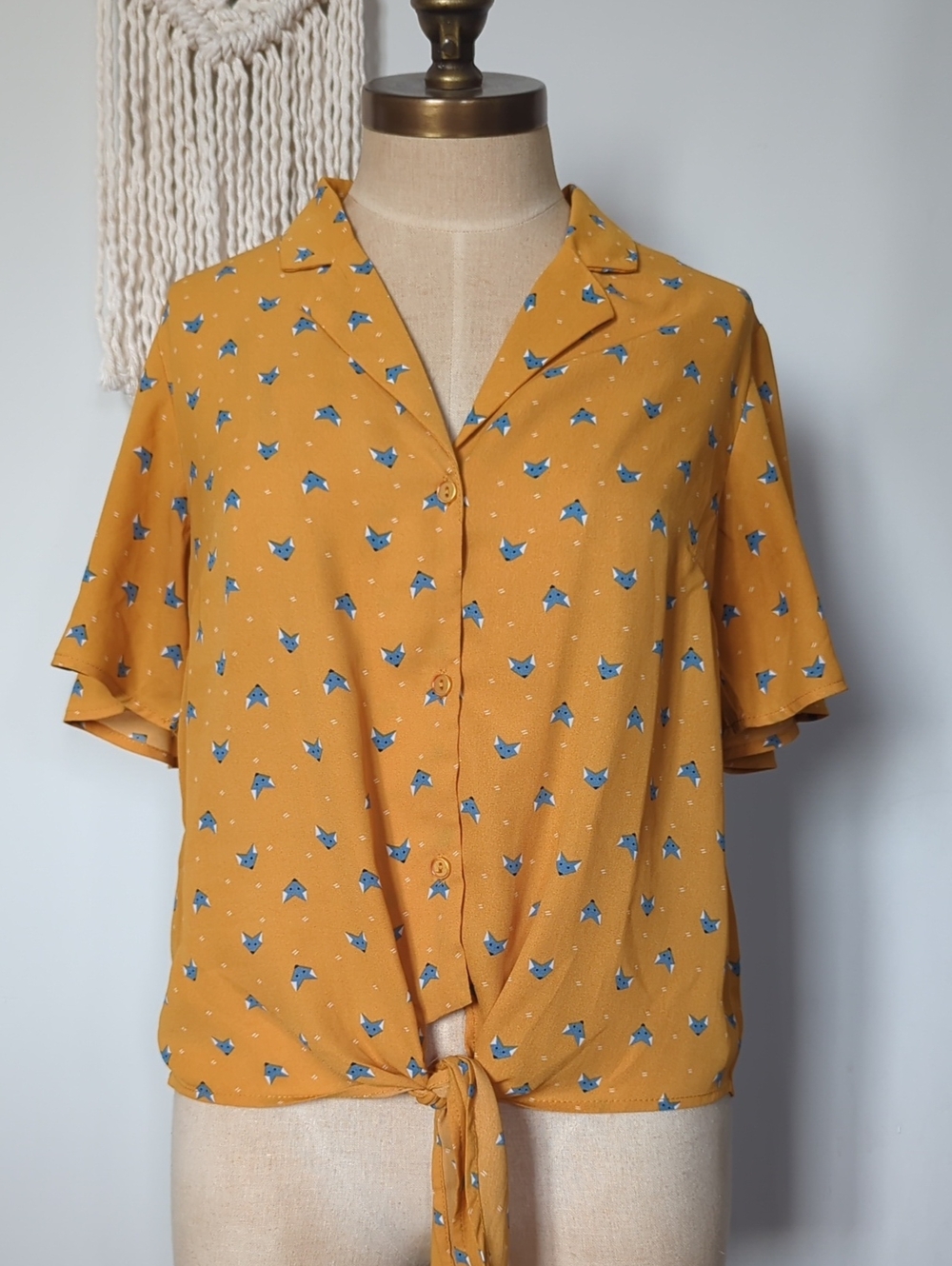 Monteau Mustard Yellow Short-Sleeve Tie-Front Shirt with Gray Fox Print, Size M
